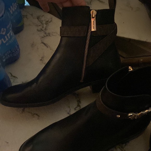 MK BOOTIES - Picture 3 of 3